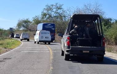 Personal de seguridad circula hacia la sierra de Concordia donde encontraron a dos hombres asesinados a balazos.