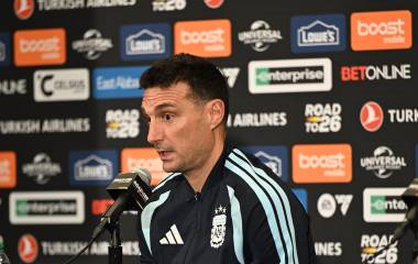 El técnico Lionel Scaloni reveló que durante la pausa de hidratación pidió calma y paciencia a sus jugadores.