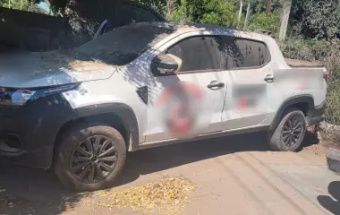 Entre las unidades aseguradas se encuentran una camioneta RAM modelo 2024.