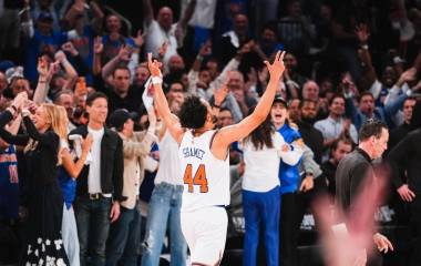 Landry Shamet celebra la histórica remontada de los Knicks sobre los Cavaliers en el Garden.