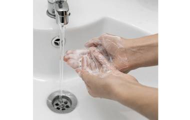 Autoridades promueven el lavado de manos para prevenir contagios de ciclosporiasis.
