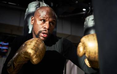 El ex campeón mundial Floyd Mayweather Jr. confirmó que volverá al boxeo profesional tras su retiro en 2017.