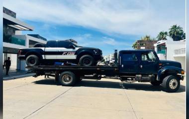 Fuerzas estatales y federales aseguraron dos viviendas en Isla Musala, donde localizaron armas largas, cargadores, cartuchos, vehículos y equipo táctico.