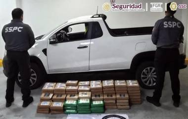 Autoridades federales detuvieron en la Ciudad de México a un hombre que transportaba 217 kilos de cocaína.