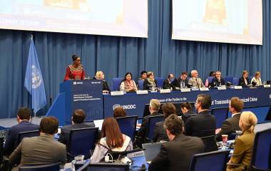 Monica Juma, directora ejecutiva de la Oficina de las Naciones Unidas contra la Droga y el Delito, durante una plenaria en la Cumbre de las Naciones Unidas contra la Delincuencia Organizada Transnacional.