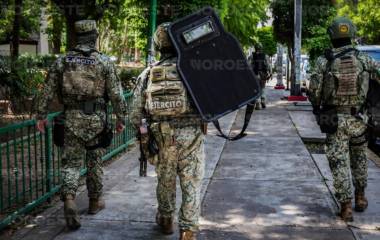 Elementos de Fuerzas Especiales reforzaron la vigilancia en Palacio de Gobierno tras el regreso de Rocha.