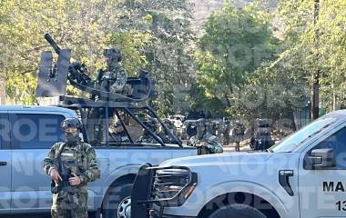 Elementos militares permanecen en El Salado tras el operativo iniciado la madrugada de este jueves.