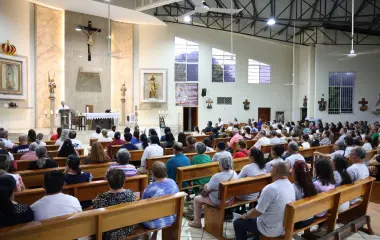 Familiares acudieron a la Parroquia del Divino Redentor para pedir por el descanso eterno de quienes fallecieron aquella noche.
