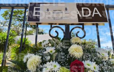 Sello de clausura de la Fiscalía de Sinaloa en residencial de Concordia donde fueron privados de la libertad trabajadores mineros.