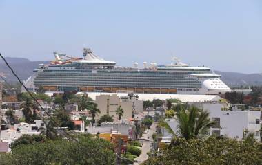 El crucero Navigator of The Seas estará de visita en Mazatlán durante varias ocasiones en mayo.
