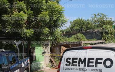 Autoridades acordonaron el área donde fue localizado el cuerpo de un hombre en el sector El Ranchito, al sur de Culiacán.