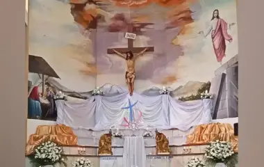 El sacerdote Patricio Sánchez fallece durante misa en vivo en Guayaquil, Ecuador.