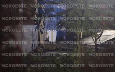 Elementos de seguridad acordonaron la zona donde fue localizada la hielera, en el surponiente de Culiacán.