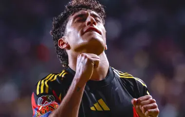 Alejandro Zendejas se va al hule.