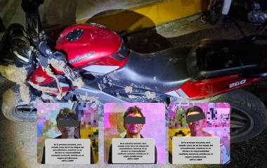 Los tres detenidos fueron puestos a disposición de las autoridades correspondientes.