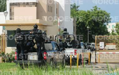 Los policías estatales ingresaron a la privada, revisaron las casas señaladas en el reporte y confirmaron que en su interior se encontraron los objetos ilícitos.