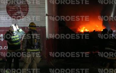 El local siniestrado se ubica a espaldas del sector Villa Bonita, entre una yarda de tráileres y una bodega de cebollas.