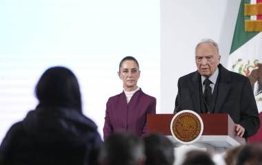 La Presidenta de México Claudia Sheinbaum Pardo defiende la declaración patrimonial del Embajador en Reino Unido, Alejandro Gertz Manero.