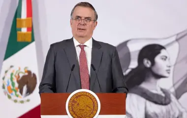 Marcelo Ebrard defiende que su hijo se haya alojado enl a Embajada de México en Reino Unido durante una estancia de estudios en 2021.