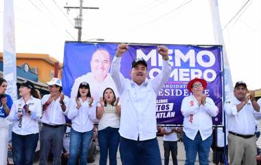 Guillermo Romero Rodríguez, candidato a la alcaldía de Mazatlán por la Coalición Fuerza y Corazón por Sinaloa, se comprometió a asignar una ambulancia para cada una de las ocho sindicaturas.