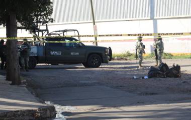 El cadáver se encontró cubierto con plástico negro y con un mensaje.
