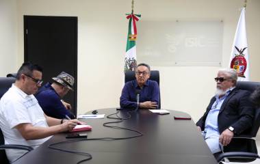 Juan Avilés Ochoa, acompañado de Raúl Quiroz, Rubén Rivera y Víctor Luna.