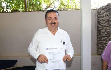 Óscar Tirado rindió protesta como líder municipal del PAS en Mazatlán acompañado por la dirigencia estatal y militantes.