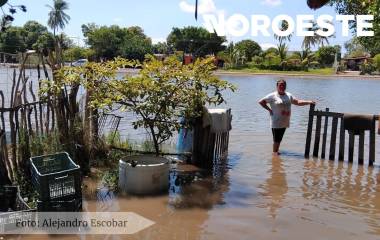 Las lluvias recientes y el aumento en la marea ocasionó que varias viviendas en Las Aguamitas, Navolato, se inundaran.