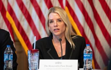 El Presidente de Estados Unidos destituyó a Pam Bondi como Fiscal General.