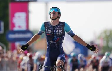 El ciclista del Bahrain-Victorious cruzó en solitario con tiempo de 3:53:00 horas.