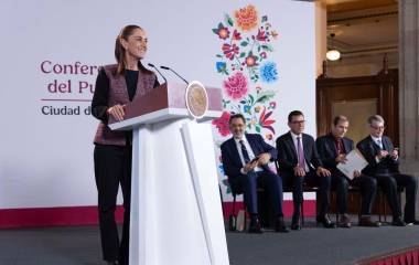 La Presidenta Claudia Sheinbaum Pardo explicó que las peticiones ciudadanas recibidas durante su gira por los estados son canalizadas a las diferentes dependencias.