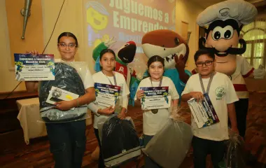 El proyecto “Eco Ecoba Kids”, de alumnos de la Primaria Bicentenario de la Independencia, se llevó el primer lugar en el concurso “Juguemos a Emprender Mazatlán”.