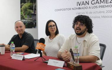 Iván Gámez (der.) va por tres estatuillas en los Latin Grammy.