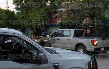 Elementos de seguridad resguardan la zona del ataque armado en la colonia Franciso Solís.
