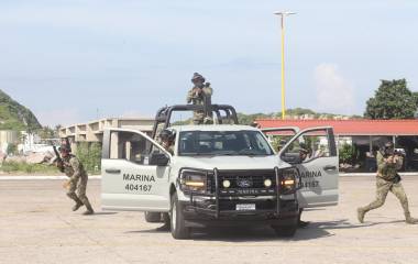 El simulacro fue realizado en una explanada frente a donde atracan y zarpan los transbordadores de la ruta La Paz-Mazatlán.