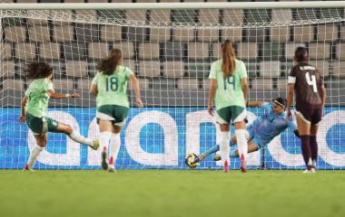 Valentina Murrieta detiene tres penales por México.