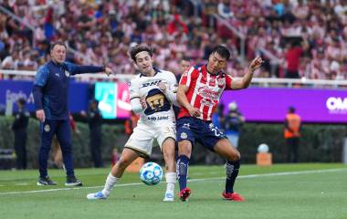 Chivas rescata el empate a dos goles con Pumas.