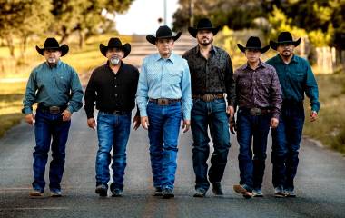 Grupo Intocable develará estrella en Hollywood y dará grito en el Zócalo