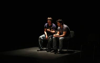 Alumnos de Teatro de la Escuela de Artes José Limón presentan la obra como parte del Festival de Fin de Cursos.