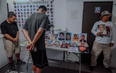 Las familias visitan centros de tratamiento contra las adicciones porque es común que en estos lugares haya personas ingresadas sin que sus parientes lo sepan. El número de personas buscadoras que entra depende del tamaño del espacio.