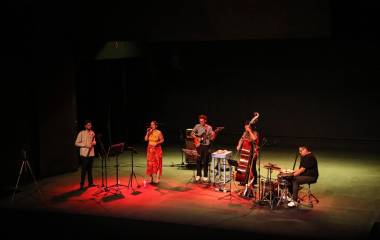 La agrupación Chico’s Jazz interpretó un repertorio que fusiona el jazz con ritmos latinoamericanos y mexicanos.
