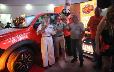 Francisco Luis Ramírez Favela de 78 años, fue el ganador del vehículo último modelo de Carnes Selectas Nayarit.