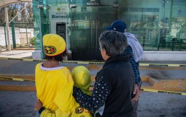 Una de las sucursales del Banco del Bienestar dañadas tras la ola de violencia.