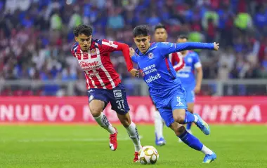ruz Azul y Chivas empatan en vibrante semifinal.