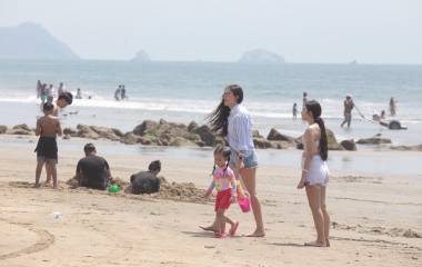 Autoridades exhortan a que no se arroje la basura en los centros de recreo y al retirarse de la lleven y la depositen en el lugar indicado.