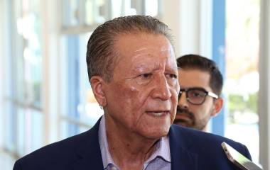 Ante la crisis, Feliciano Castro anunció convenios de crédito por 400 millones de pesos para apoyar la reactivación de pequeñas y medianas empresas.