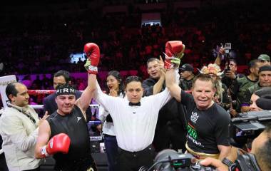 Chávez y ‘Travieso’ reviven la nostalgia del boxeo mexicano en Puebla.