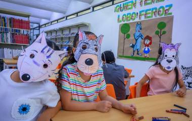 Los pequeños del taller se pusieron la máscara de lobo y por más que aullaban tratando de ser feroces, en realidad se veían felices, muy felices.