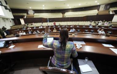 En el Congreso de Sinaloa dan lectura a nueva ley para proteger derechos de personas LGBT.