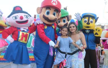 Niños celebraron su día en Escuinapa durante un evento organizado este jueves por el Ayuntamiento.